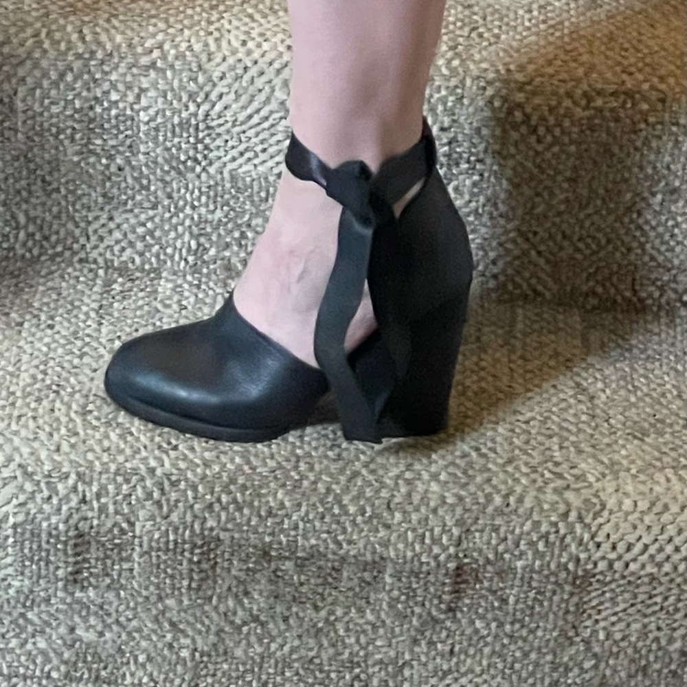Free People- ankle strap pump